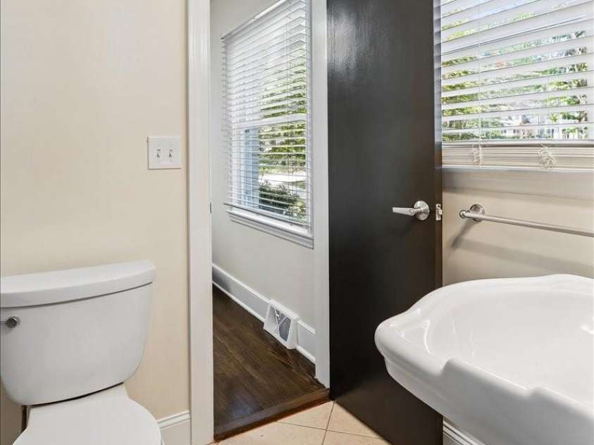 4640 Town And Country Drive, Charlotte, NC 28226.  MLS# CAR4367900, YatesRealty ID 26676. 
