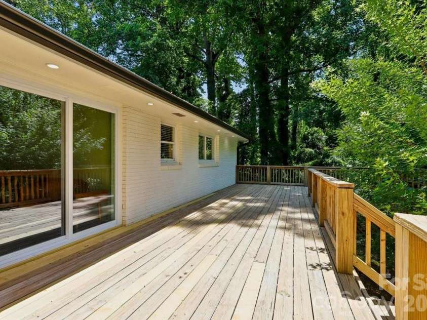 4640 Town And Country Drive, Charlotte, NC 28226.  MLS# CAR4367900, YatesRealty ID 26676. 