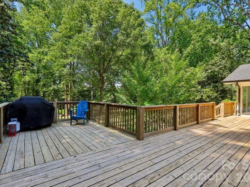 4640 Town And Country Drive, Charlotte, NC 28226.  MLS# CAR4367900, YatesRealty ID 26676. 