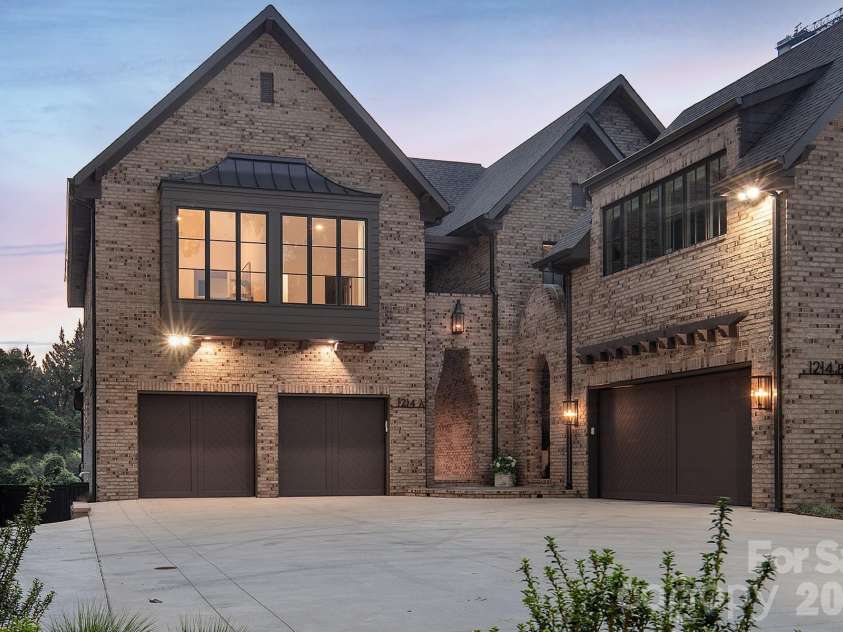 1214 Kings Drive, Charlotte, NC 28207.  MLS# CAR4401843, YatesRealty ID 26677. 