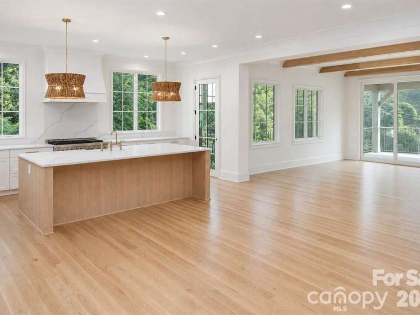 1214 Kings Drive, Charlotte, NC 28207.  MLS# CAR4401843, YatesRealty ID 26677. 