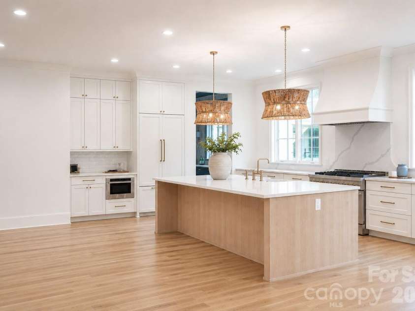 1214 Kings Drive, Charlotte, NC 28207.  MLS# CAR4401843, YatesRealty ID 26677. 