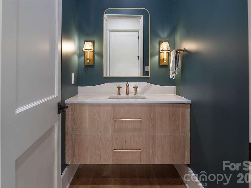1214 Kings Drive, Charlotte, NC 28207.  MLS# CAR4401843, YatesRealty ID 26677. 