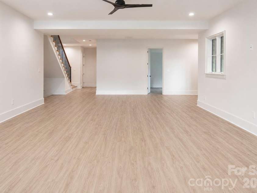 1214 Kings Drive, Charlotte, NC 28207.  MLS# CAR4401843, YatesRealty ID 26677. 