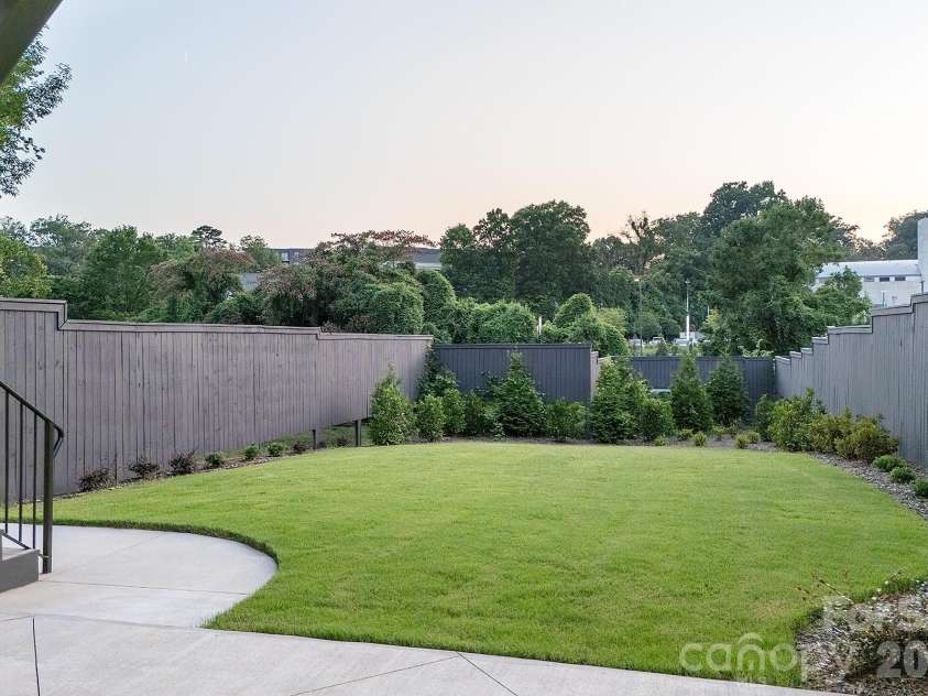 1214 Kings Drive, Charlotte, NC 28207.  MLS# CAR4401843, YatesRealty ID 26677. 