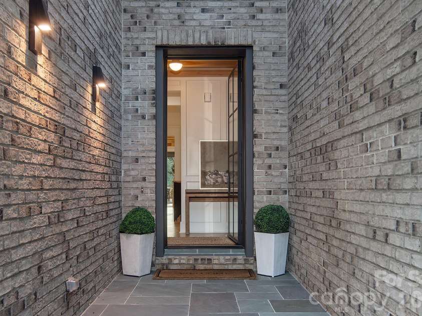 1214 Kings Drive, Charlotte, NC 28207.  MLS# CAR4401843, YatesRealty ID 26677. Front private entry