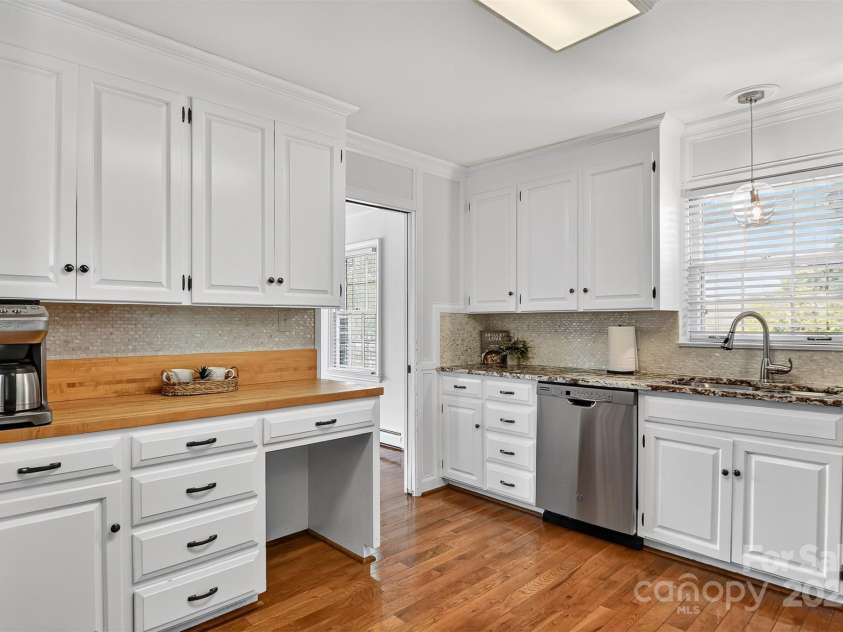 601 Pennell Street, Lenoir, NC 28645.  MLS# CAR4274265, YatesRealty ID 26677. 