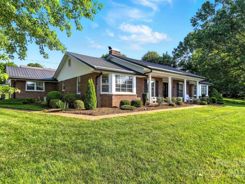 601 Pennell Street, Lenoir, NC 28645.  MLS# CAR4274265, YatesRealty ID 26677. 