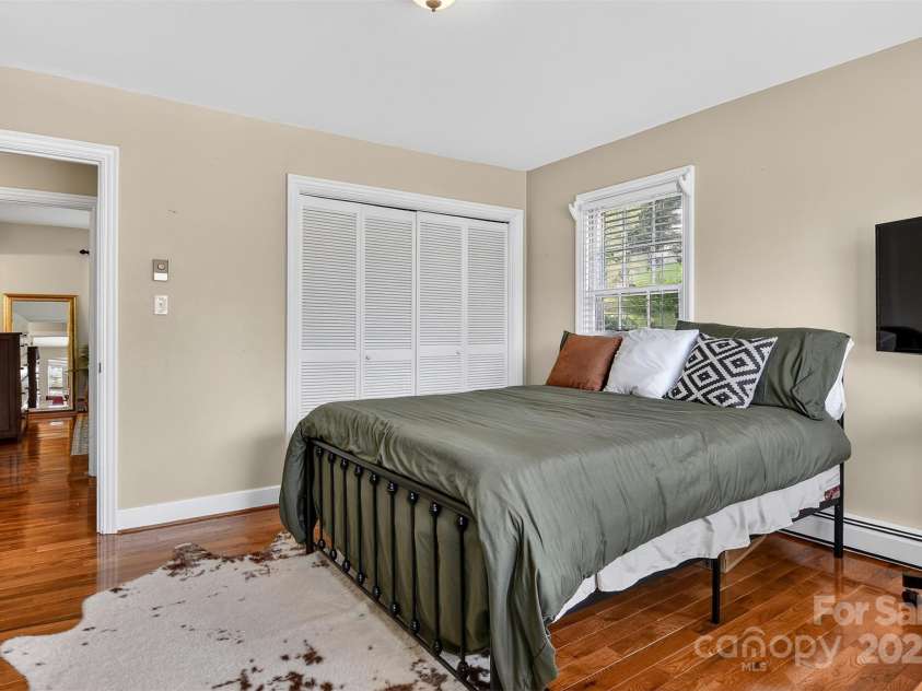 601 Pennell Street, Lenoir, NC 28645.  MLS# CAR4274265, YatesRealty ID 26677. 