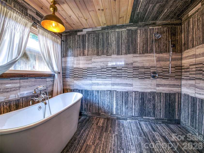 461 Ferguson Cove Loop, Clyde, NC 28721.  MLS# CAR4354575, YatesRealty ID 26678. 
