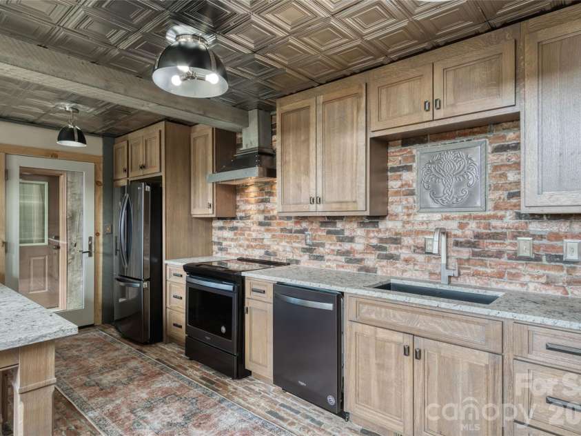 461 Ferguson Cove Loop, Clyde, NC 28721.  MLS# CAR4354575, YatesRealty ID 26678. 