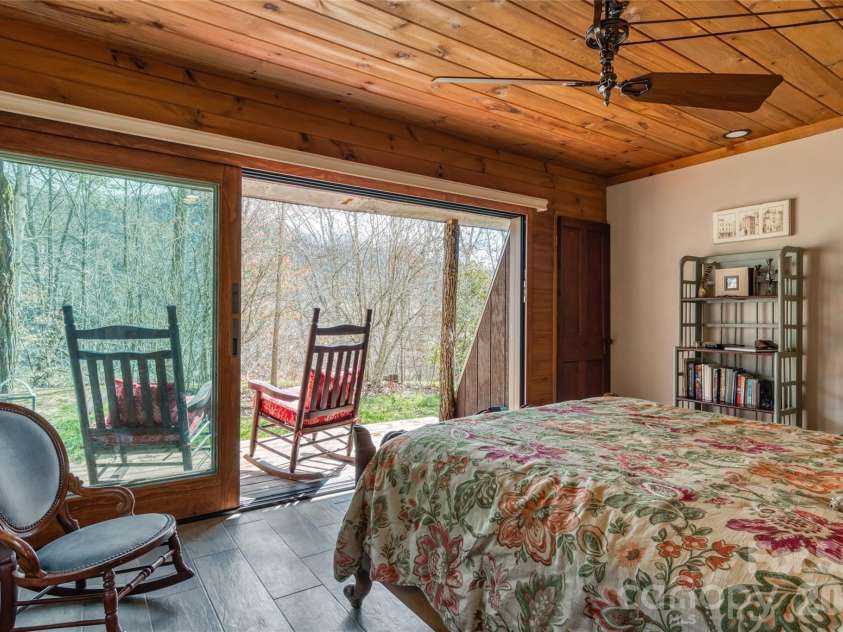 461 Ferguson Cove Loop, Clyde, NC 28721.  MLS# CAR4354575, YatesRealty ID 26678. 