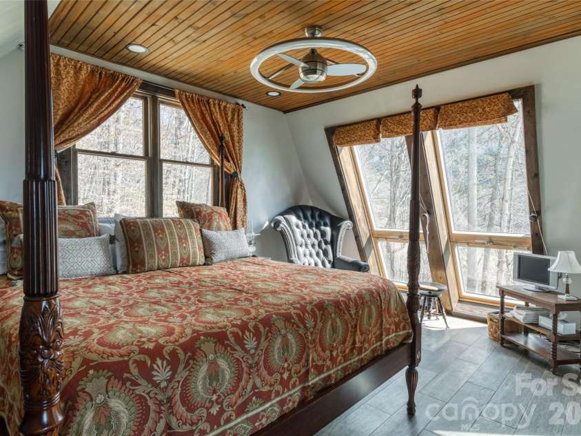 461 Ferguson Cove Loop, Clyde, NC 28721.  MLS# CAR4354575, YatesRealty ID 26678. 