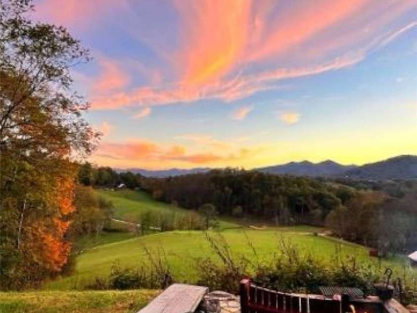 461 Ferguson Cove Loop, Clyde, NC 28721.  MLS# CAR4354575, YatesRealty ID 26678. 