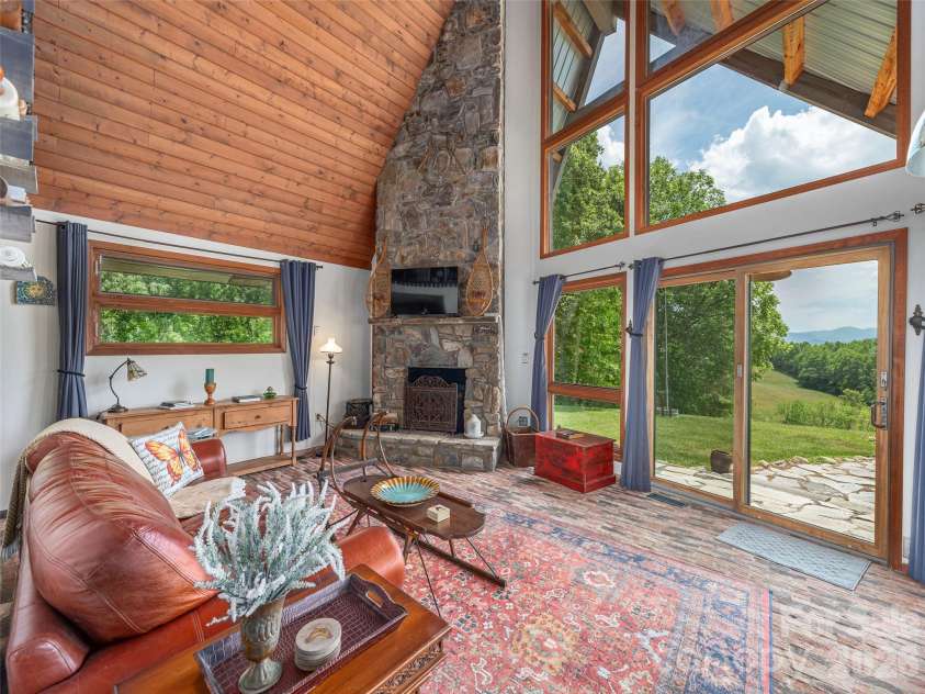 461 Ferguson Cove Loop, Clyde, NC 28721.  MLS# CAR4354575, YatesRealty ID 26678. 