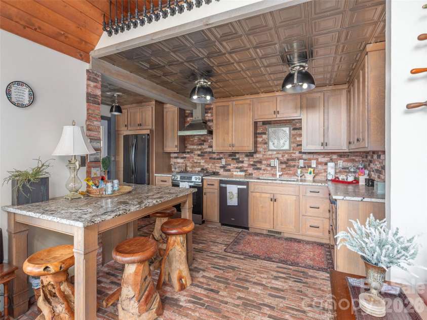 461 Ferguson Cove Loop, Clyde, NC 28721.  MLS# CAR4354575, YatesRealty ID 26678. 