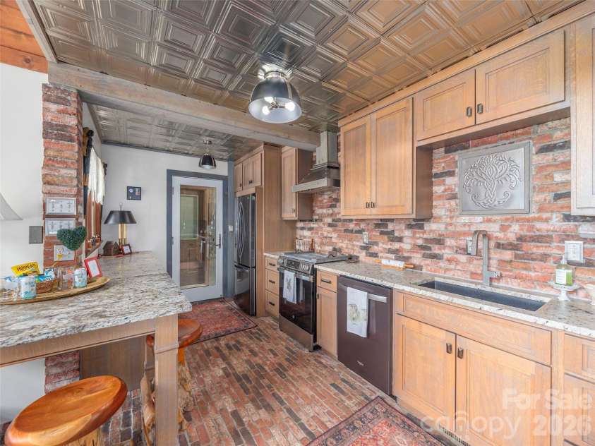 461 Ferguson Cove Loop, Clyde, NC 28721.  MLS# CAR4354575, YatesRealty ID 26678. 