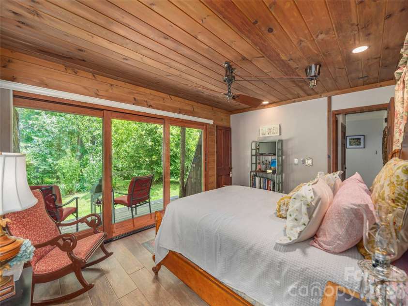 461 Ferguson Cove Loop, Clyde, NC 28721.  MLS# CAR4354575, YatesRealty ID 26678. 