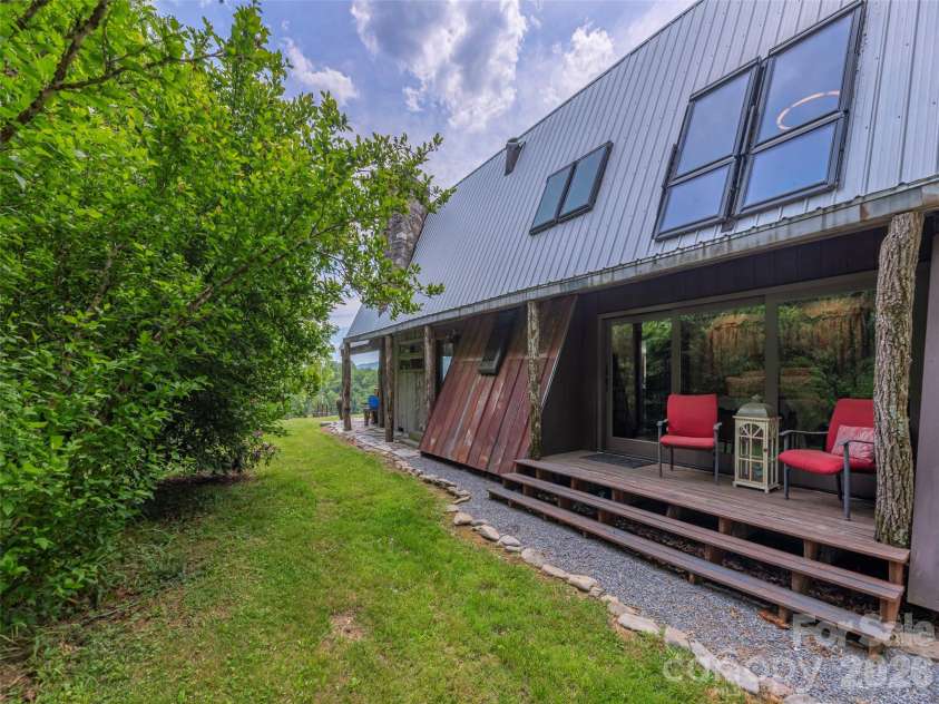 461 Ferguson Cove Loop, Clyde, NC 28721.  MLS# CAR4354575, YatesRealty ID 26678. 