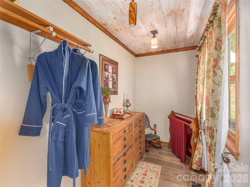 461 Ferguson Cove Loop, Clyde, NC 28721.  MLS# CAR4354575, YatesRealty ID 26678. 