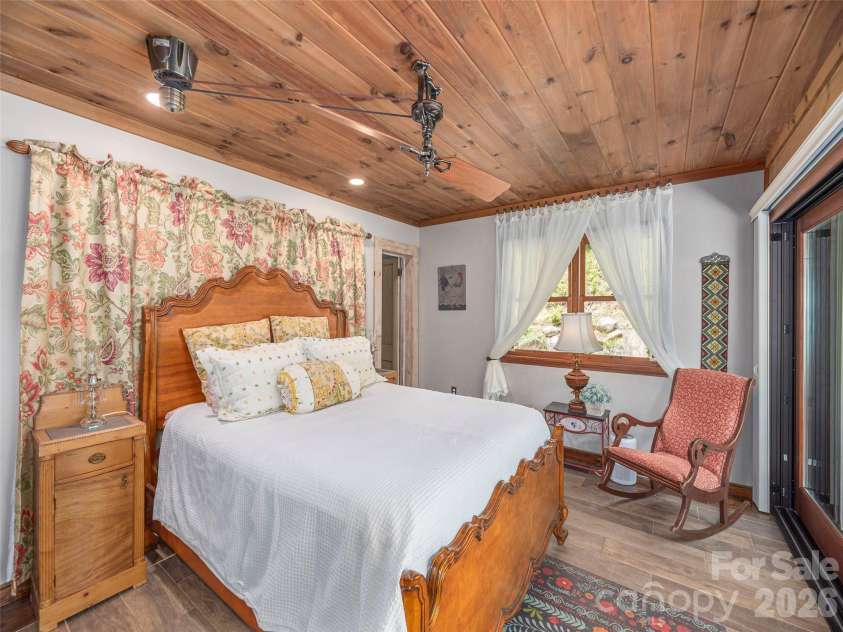461 Ferguson Cove Loop, Clyde, NC 28721.  MLS# CAR4354575, YatesRealty ID 26678. 