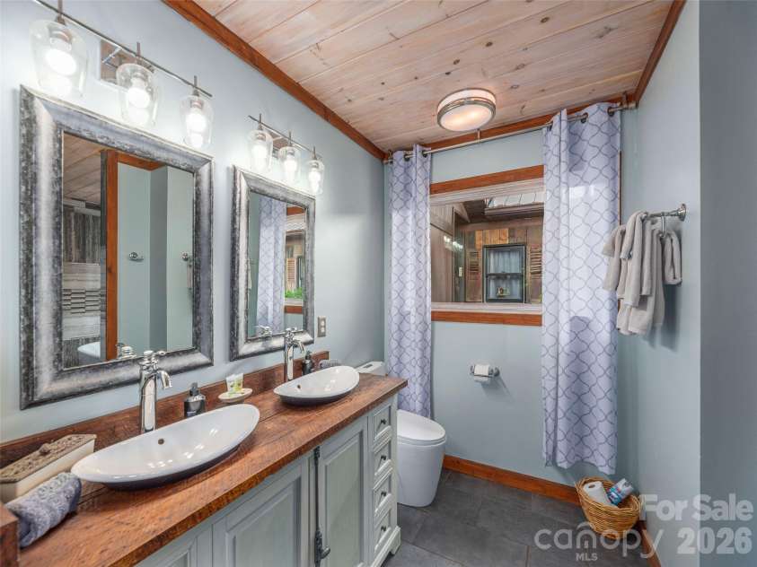 461 Ferguson Cove Loop, Clyde, NC 28721.  MLS# CAR4354575, YatesRealty ID 26678. 