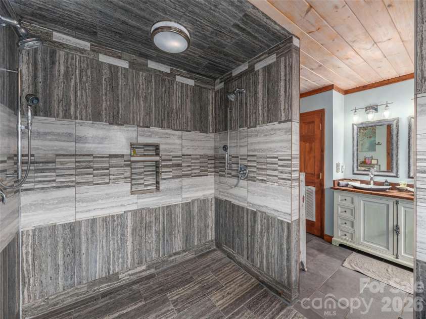 461 Ferguson Cove Loop, Clyde, NC 28721.  MLS# CAR4354575, YatesRealty ID 26678. 