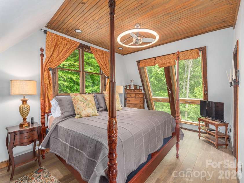 461 Ferguson Cove Loop, Clyde, NC 28721.  MLS# CAR4354575, YatesRealty ID 26678. 