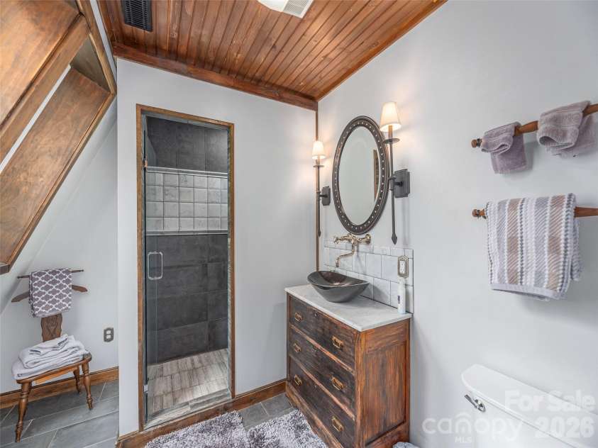 461 Ferguson Cove Loop, Clyde, NC 28721.  MLS# CAR4354575, YatesRealty ID 26678. 