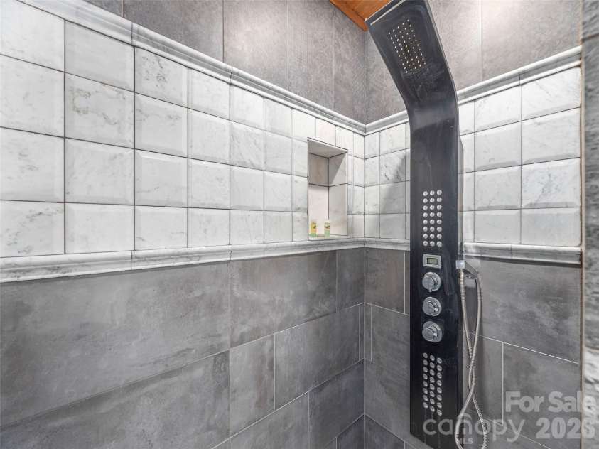 461 Ferguson Cove Loop, Clyde, NC 28721.  MLS# CAR4354575, YatesRealty ID 26678. 