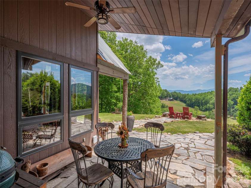 461 Ferguson Cove Loop, Clyde, NC 28721.  MLS# CAR4354575, YatesRealty ID 26678. 