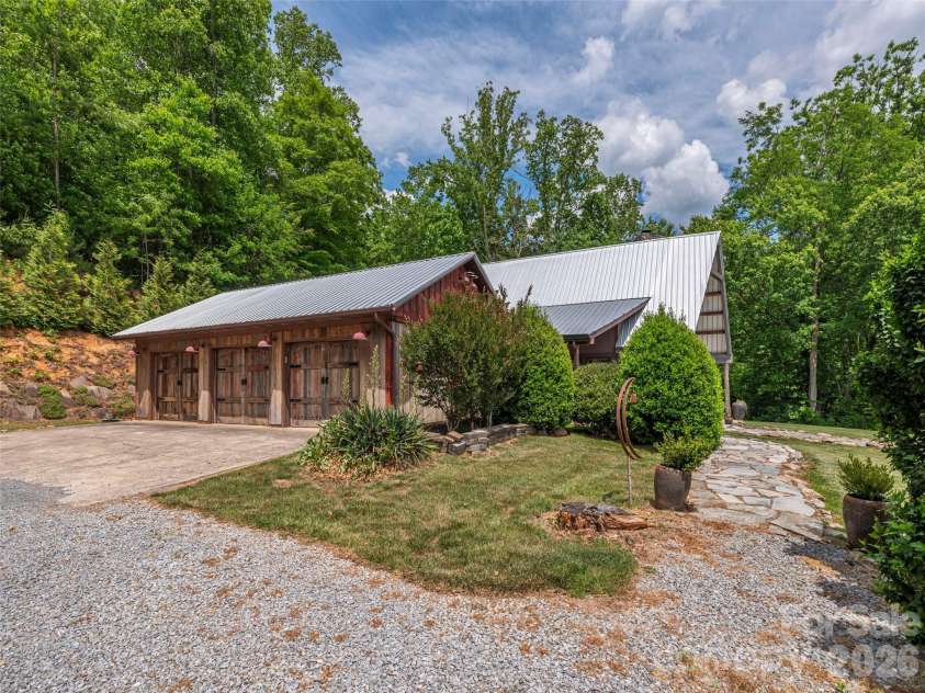 461 Ferguson Cove Loop, Clyde, NC 28721.  MLS# CAR4354575, YatesRealty ID 26678. 