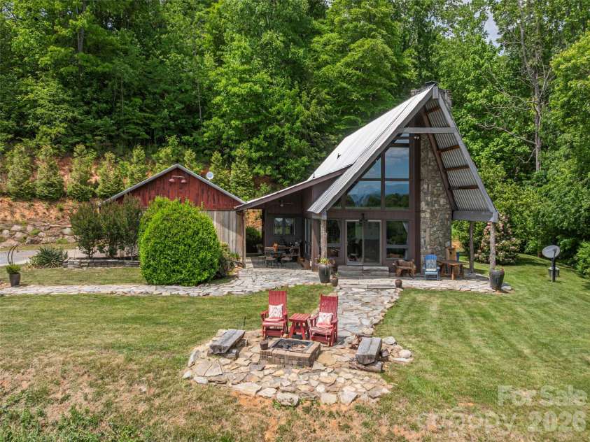 461 Ferguson Cove Loop, Clyde, NC 28721.  MLS# CAR4354575, YatesRealty ID 26678. Welcome to the Moonlit Chalet