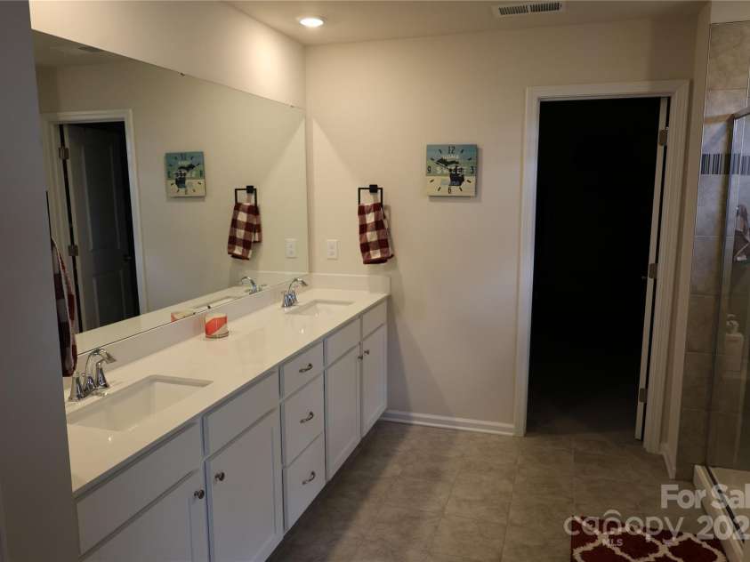 136 Dogwood Grove Place, Troutman, NC 28166.  MLS# CAR4276414, YatesRealty ID 26679. Primary Bath