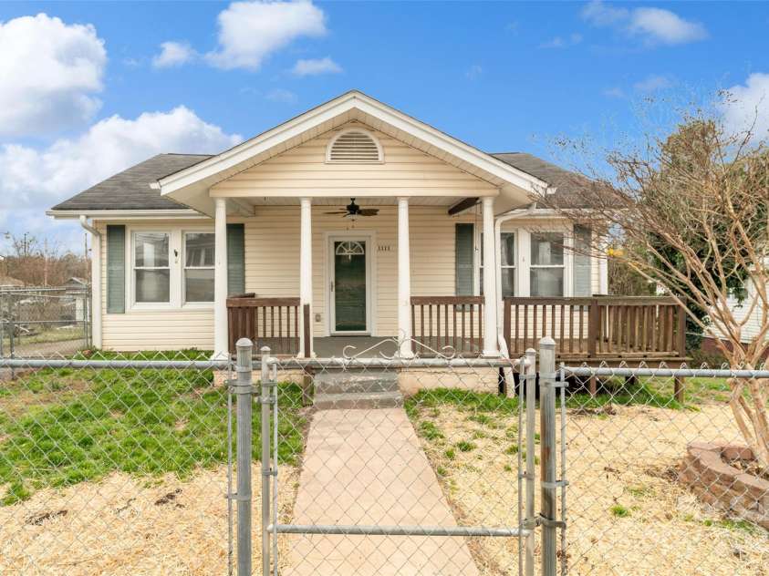 1111 4th Avenue, Gastonia, NC 28052.  MLS# CAR4231971, YatesRealty ID 2668. 