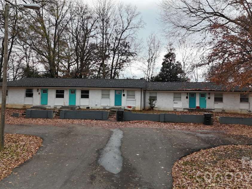 2427 Carmine Street, Charlotte, NC 28206.  MLS# CAR4339842, YatesRealty ID 2668. 