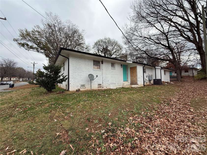 2427 Carmine Street, Charlotte, NC 28206.  MLS# CAR4339842, YatesRealty ID 2668. 