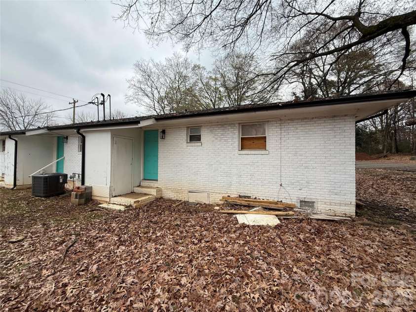 2427 Carmine Street, Charlotte, NC 28206.  MLS# CAR4339842, YatesRealty ID 2668. 