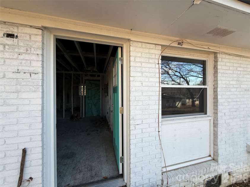 2427 Carmine Street, Charlotte, NC 28206.  MLS# CAR4339842, YatesRealty ID 2668. 