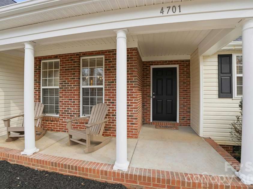4701 Magnolia Ridge Drive, Waxhaw, NC 28173.  MLS# CAR4344434, YatesRealty ID 2668. 