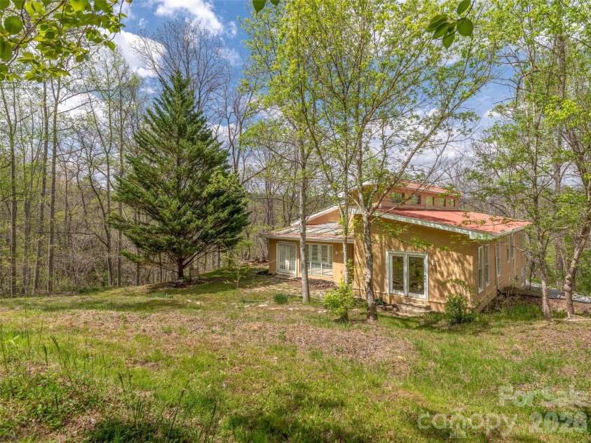 76 Raven Rock Lane, Marshall, NC 28753.  MLS# CAR4369847, YatesRealty ID 26680. 