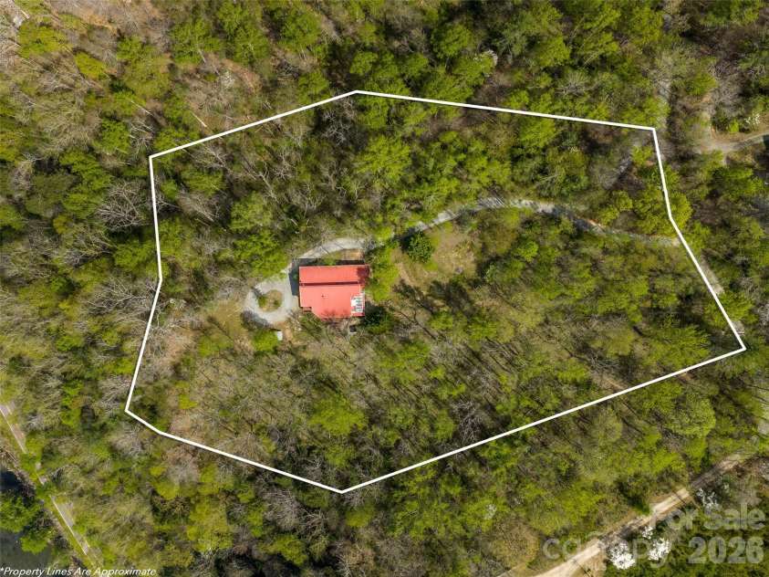 76 Raven Rock Lane, Marshall, NC 28753.  MLS# CAR4369847, YatesRealty ID 26680. 