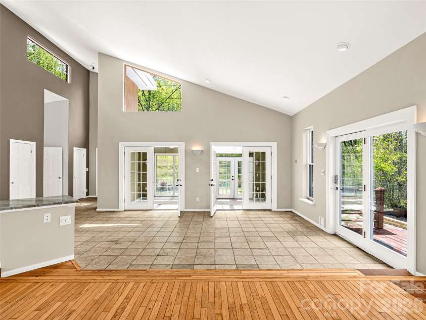 76 Raven Rock Lane, Marshall, NC 28753.  MLS# CAR4369847, YatesRealty ID 26680. 