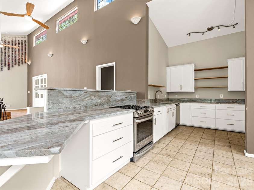 76 Raven Rock Lane, Marshall, NC 28753.  MLS# CAR4369847, YatesRealty ID 26680. 