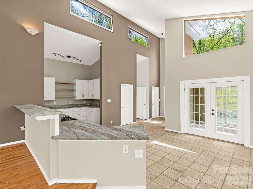 76 Raven Rock Lane, Marshall, NC 28753.  MLS# CAR4369847, YatesRealty ID 26680. 
