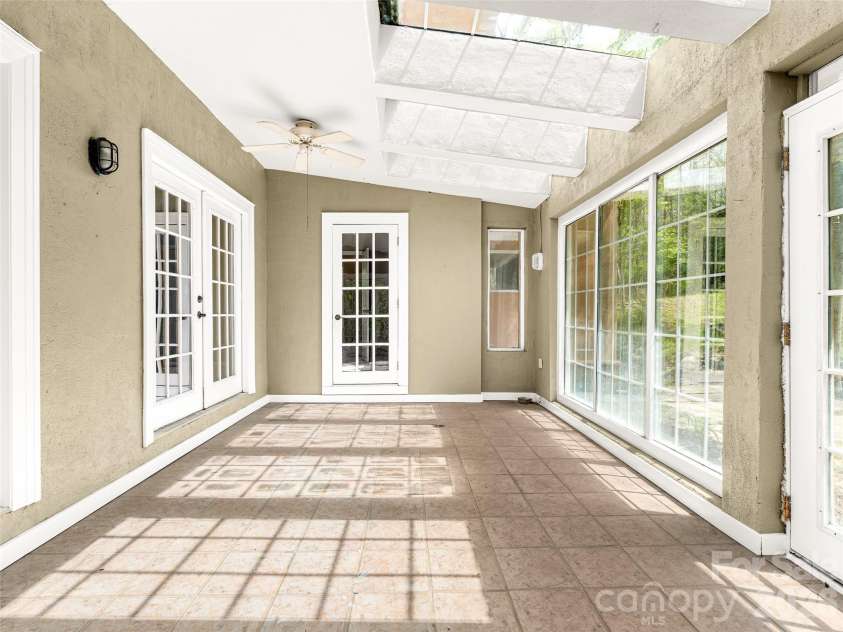 76 Raven Rock Lane, Marshall, NC 28753.  MLS# CAR4369847, YatesRealty ID 26680. 