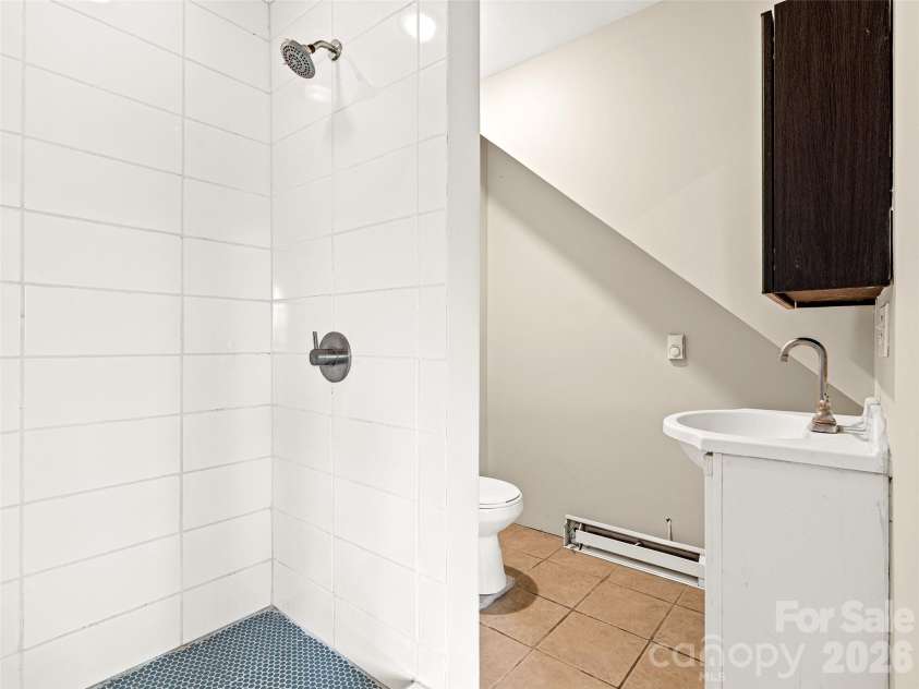 76 Raven Rock Lane, Marshall, NC 28753.  MLS# CAR4369847, YatesRealty ID 26680. Lower level ensuite bathroom.