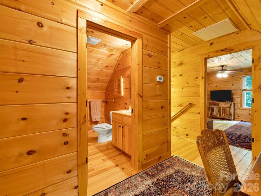 586 Tanglewood Lane, Saluda, NC 28773.  MLS# CAR4376488, YatesRealty ID 26681. Upper-Level Full Bathroom
