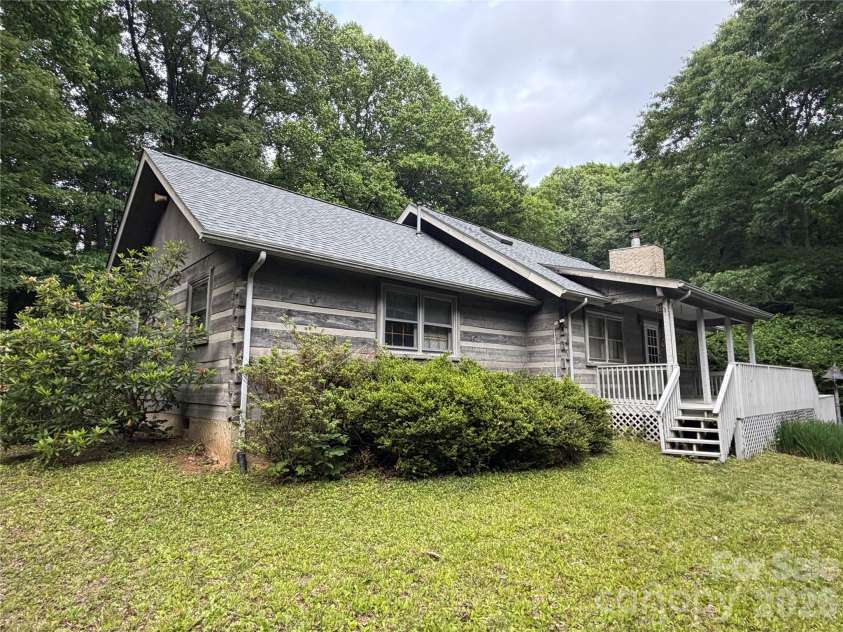 377 Woodstream Road, Waynesville, NC 28786.  MLS# CAR4387031, YatesRealty ID 26682. 