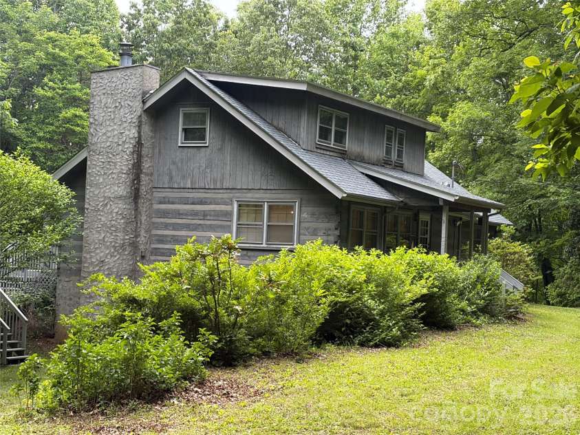 377 Woodstream Road, Waynesville, NC 28786.  MLS# CAR4387031, YatesRealty ID 26682. 